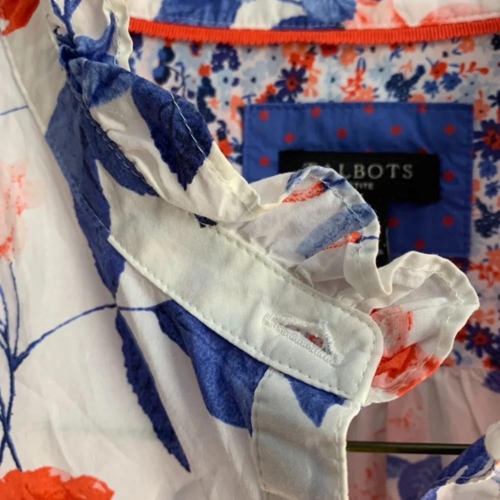 Talbots petites‎ turn up cuff floral button down. Worn 3x